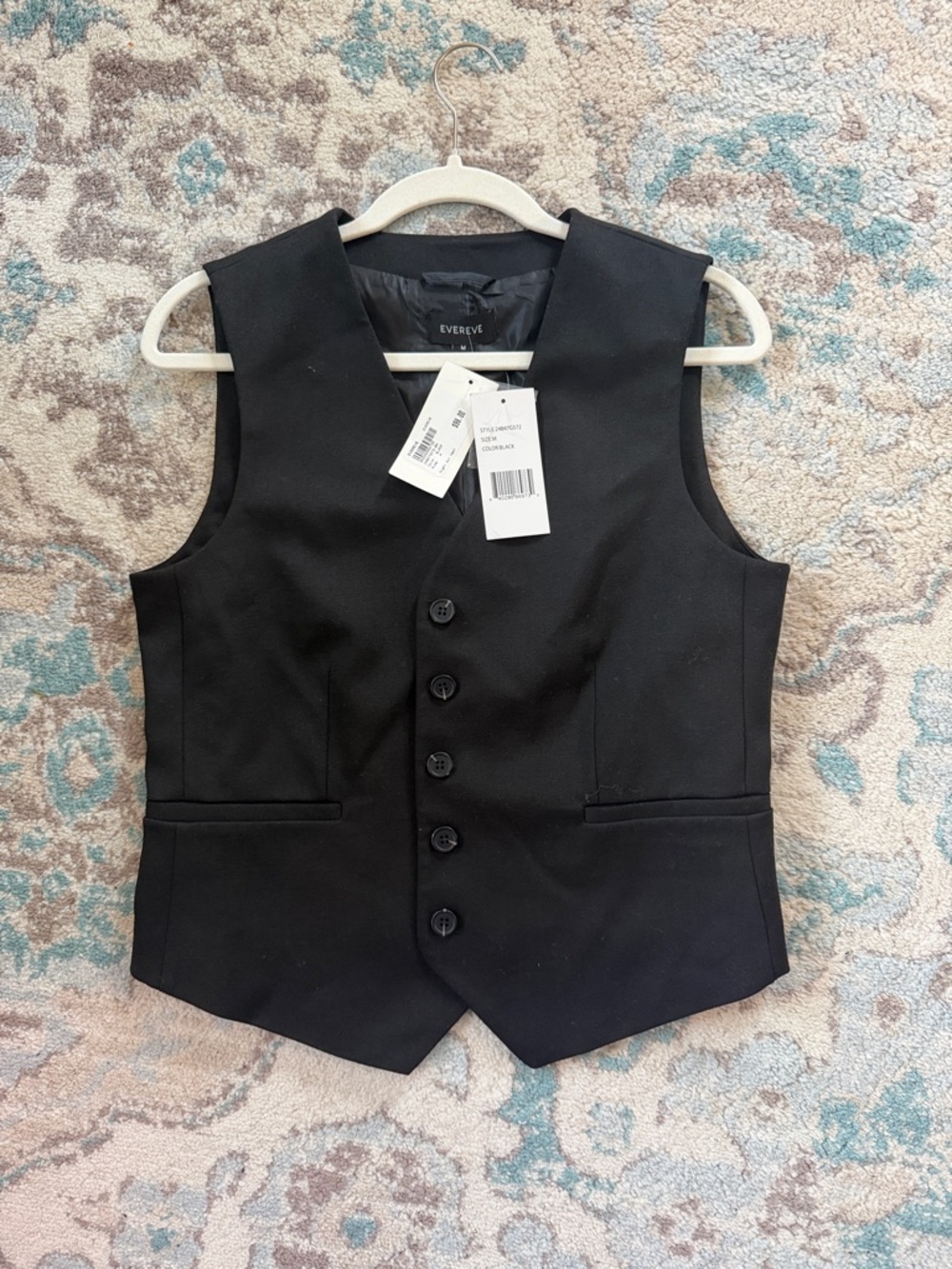 Evereve Black Sleeveless V-Neck Buttoned Vest - Picture 4 of 4
